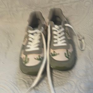 Inkass cactus tennis shoes size 7